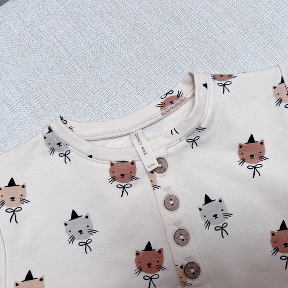 Quincy Mae Relaxed Fleece Jumpsuit – “Cats” Print – Size 3-6M – NWOT - Picture 4 of 10